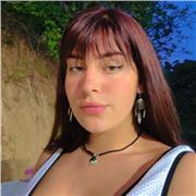 Estudiante imparte clases a niños de 8 a 16